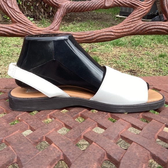 Duck Head White Sandals 9M - Picture 5 of 9